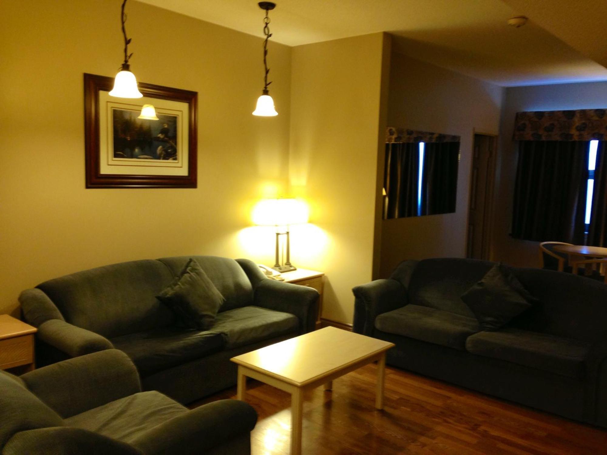 Petawawa River Inn & Suites Dış mekan fotoğraf
