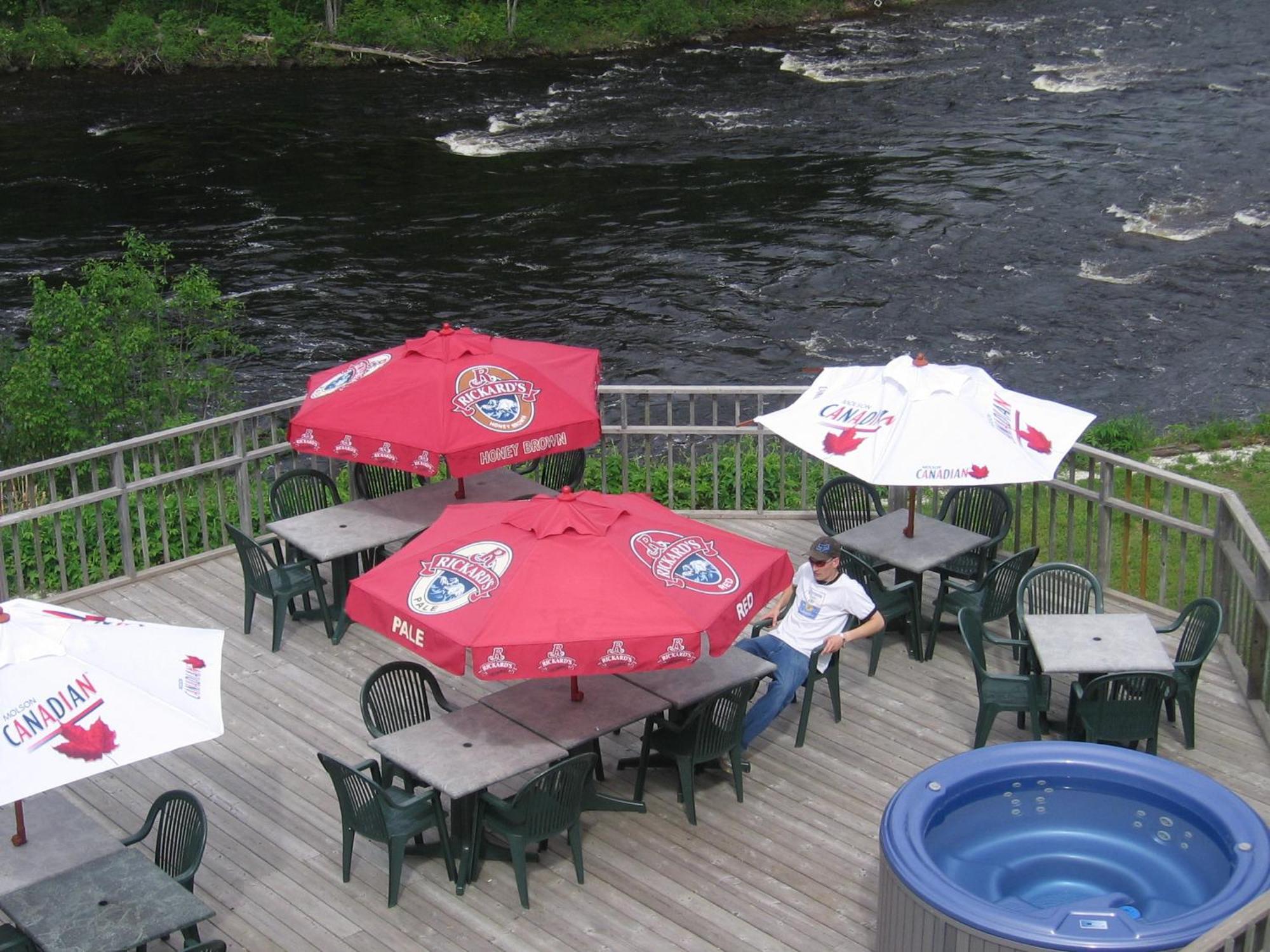 Petawawa River Inn & Suites Dış mekan fotoğraf