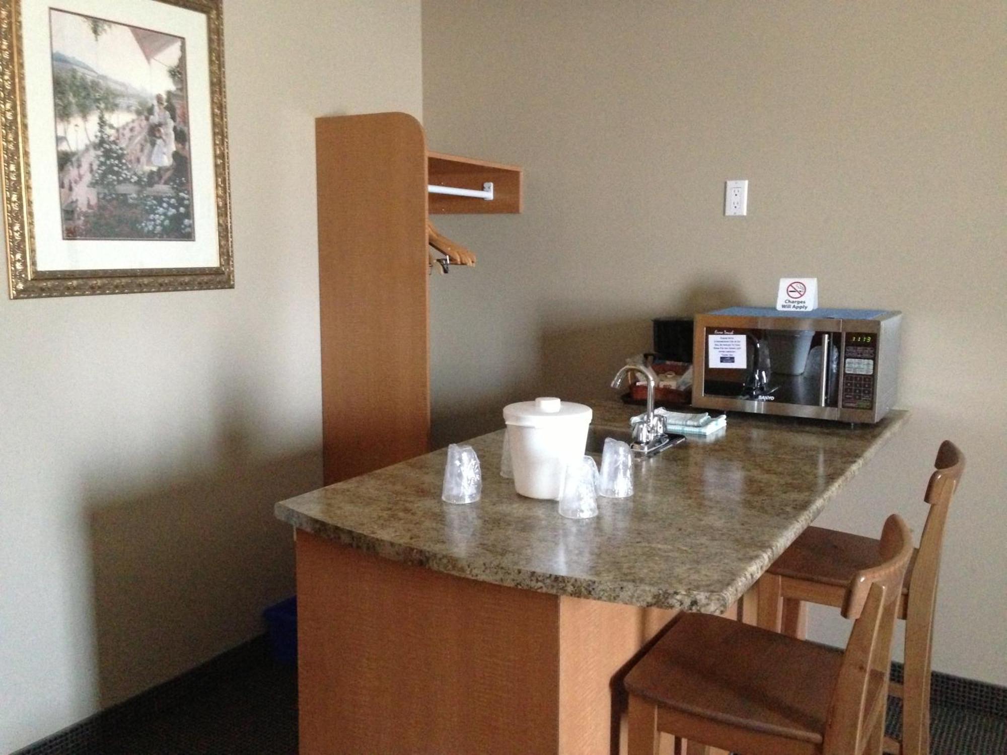 Petawawa River Inn & Suites Dış mekan fotoğraf